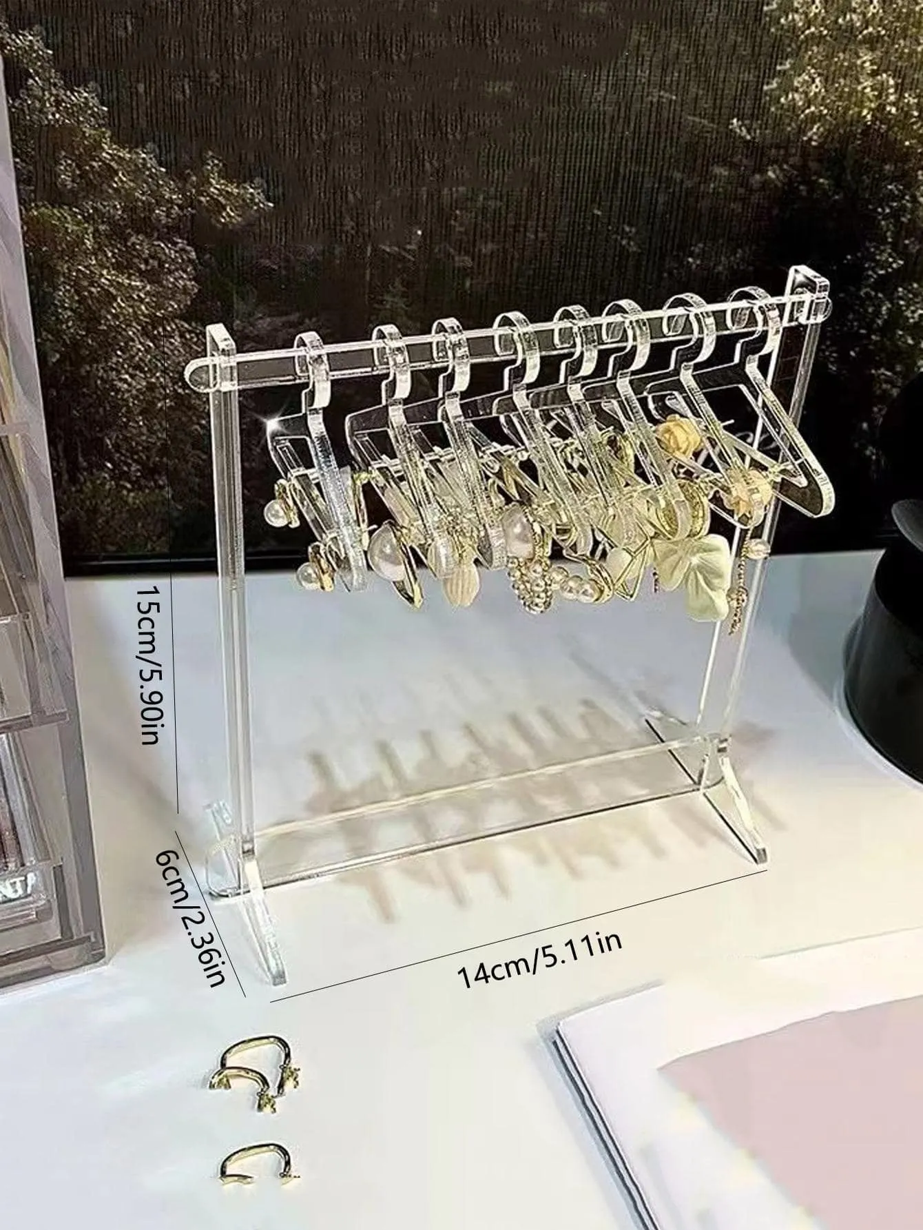 1pc Clear Clothes Hanger Design Jewelry Tower, Simple Plastic Earrings Storage Tower For Desk