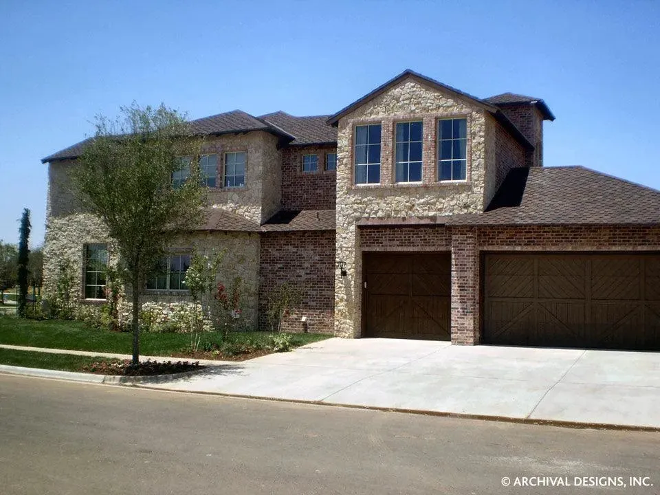 Sophisticated 4-Bedroom Home with Ample Space and Bonus Room